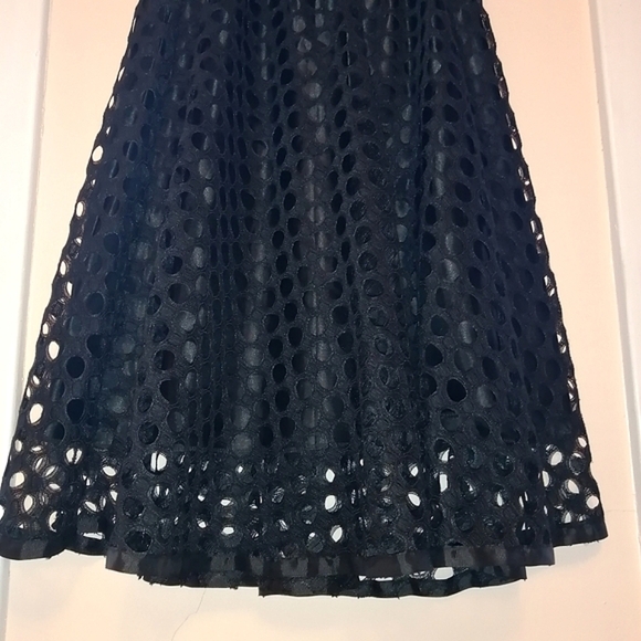 Elegant Black Lace Midi Skirt - Picture 6 of 12